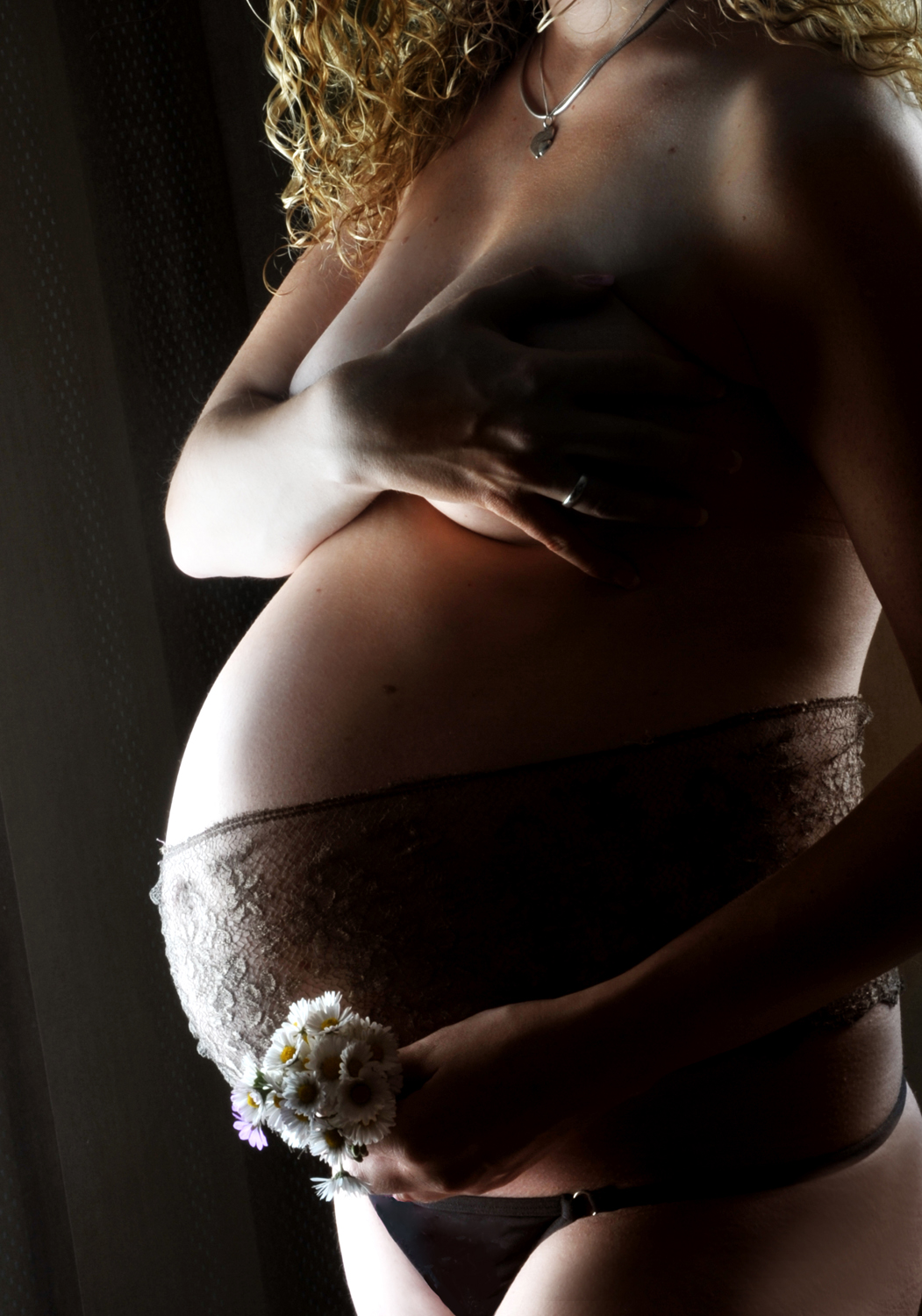 Baby-Shooting in natürlicher Umgebung